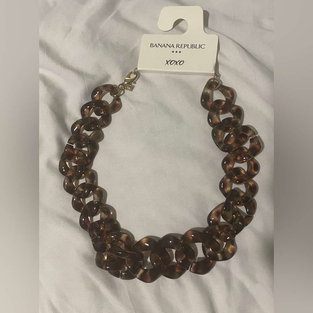 Women’s Banana Republic necklace NWT